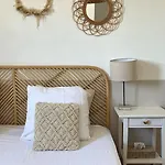 La Poterne L D'hotes A Bed and breakfast 4*
