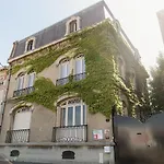La Poterne L D'hotes A Bed and breakfast Épernay