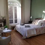 La Poterne L D'hotes A Bed and breakfast Épernay