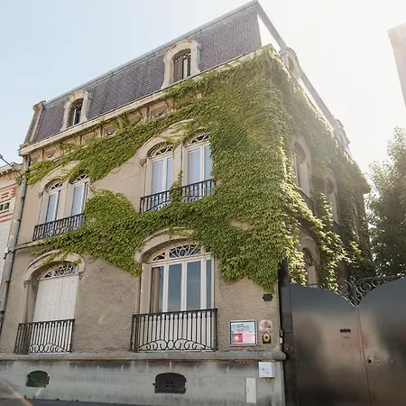 La Poterne L D'hotes A Oda ve Kahvaltı Épernay
