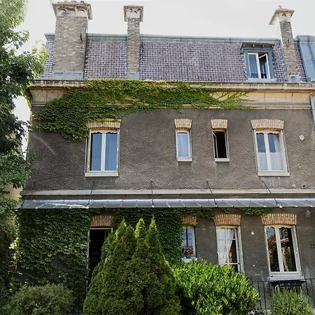 Oda ve Kahvaltı La Poterne L D'hotes A 4*