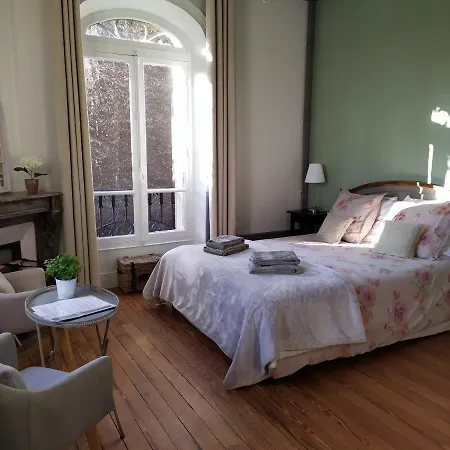 La Poterne L D'hotes A Bed & Breakfast Épernay