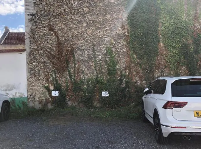 La Poterne L D'hotes A Bed & Breakfast Épernay