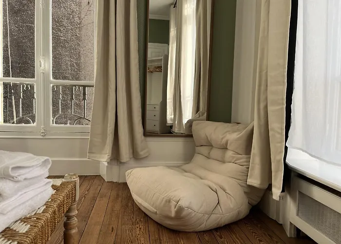 La Poterne L D'hotes A Bed & Breakfast 4*