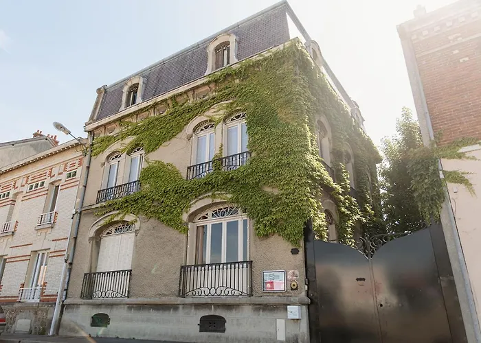 La Poterne L D'hotes A Bed & Breakfast Épernay