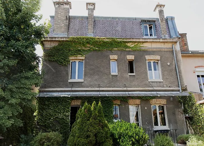 Bed & Breakfast La Poterne L D'hotes A 4*