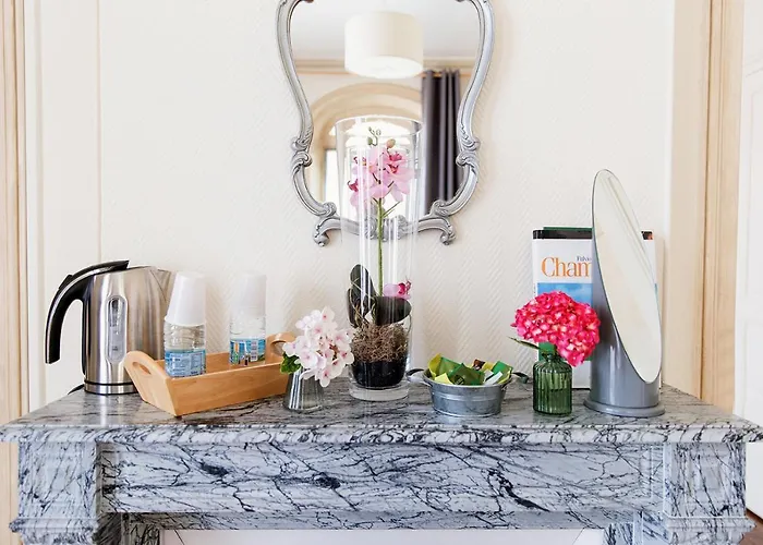 La Poterne L D'hotes A Bed & Breakfast 4*