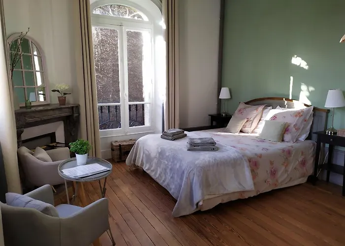 La Poterne L D'hotes A Bed & Breakfast Épernay